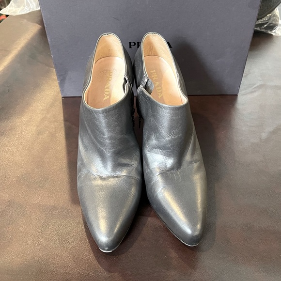 Prada - Picture 1 of 5
